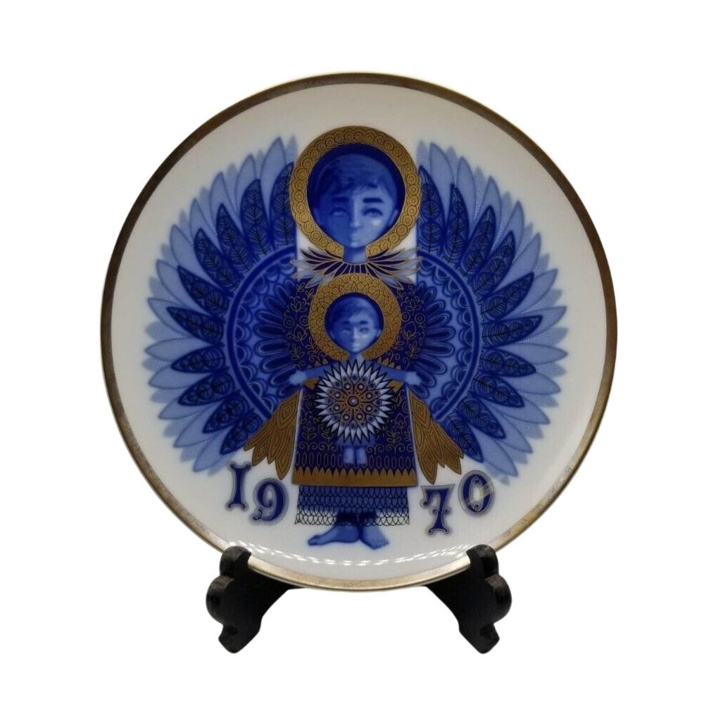 Santa Clara Porcelain Blue Christmas Plate 1st Edi Spain Decorator Plate  1970
